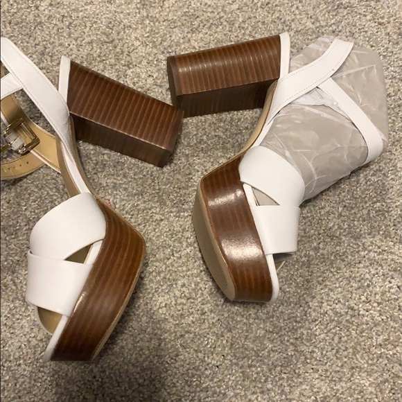 New 7.5 white Michael Kors shoes - Picture 3 of 5